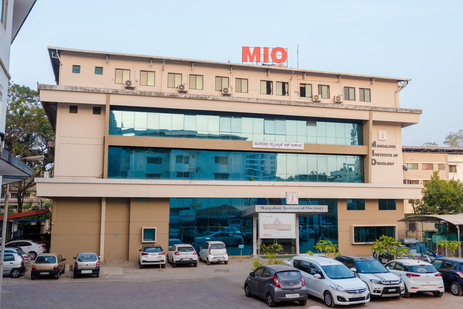 MIO Hospital exterior at Pumpwell