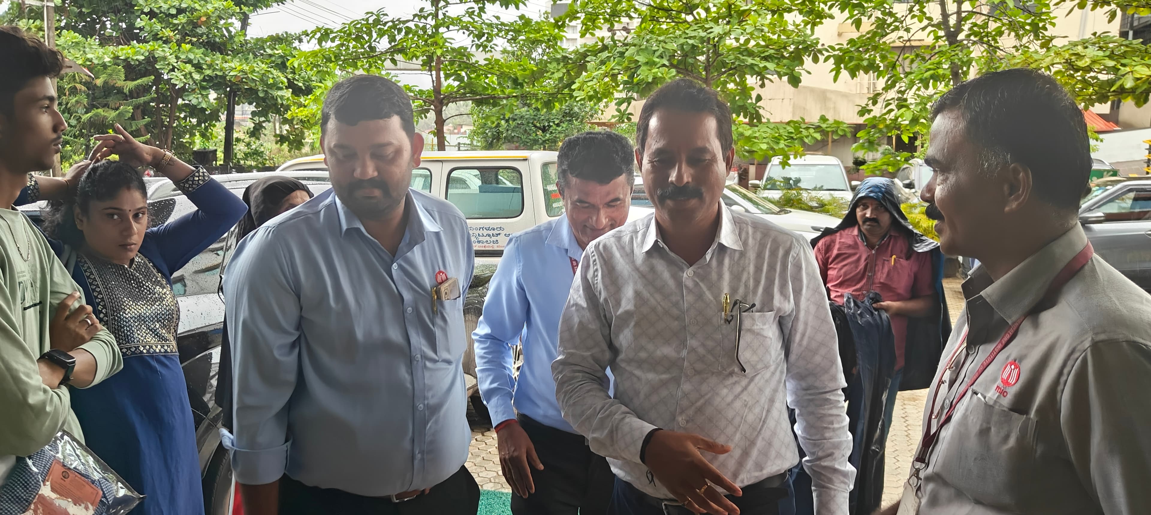 Ln. Sri A. Suresh Rai Visits Mangalore Institute of Oncology