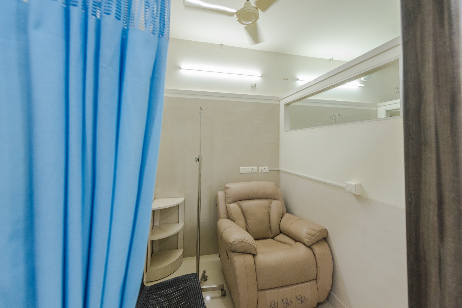 Medical oncology day care treatment bay